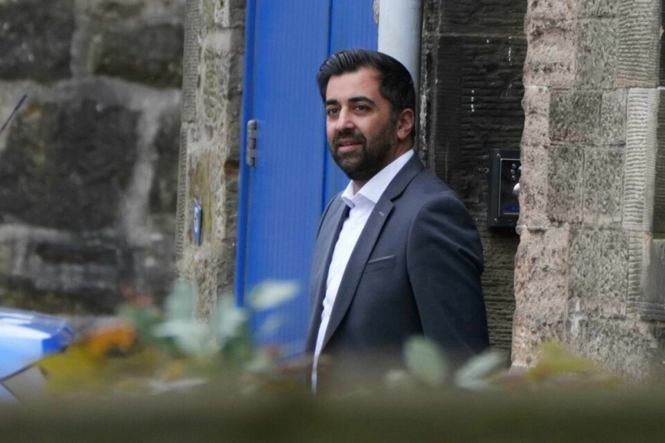 Den skotske regjeringen overlevde mistillitsvoteringen etter at partileder og førsteminister Humza Yousafs kunngjorde at han vil gå av. Den skotske regjeringen overlevde mistillitsvoteringen etter at partileder og førsteminister Humza Yousafs kunngjorde at han vil gå av. Foto: Andrew Milligan / PA via AP / NTB