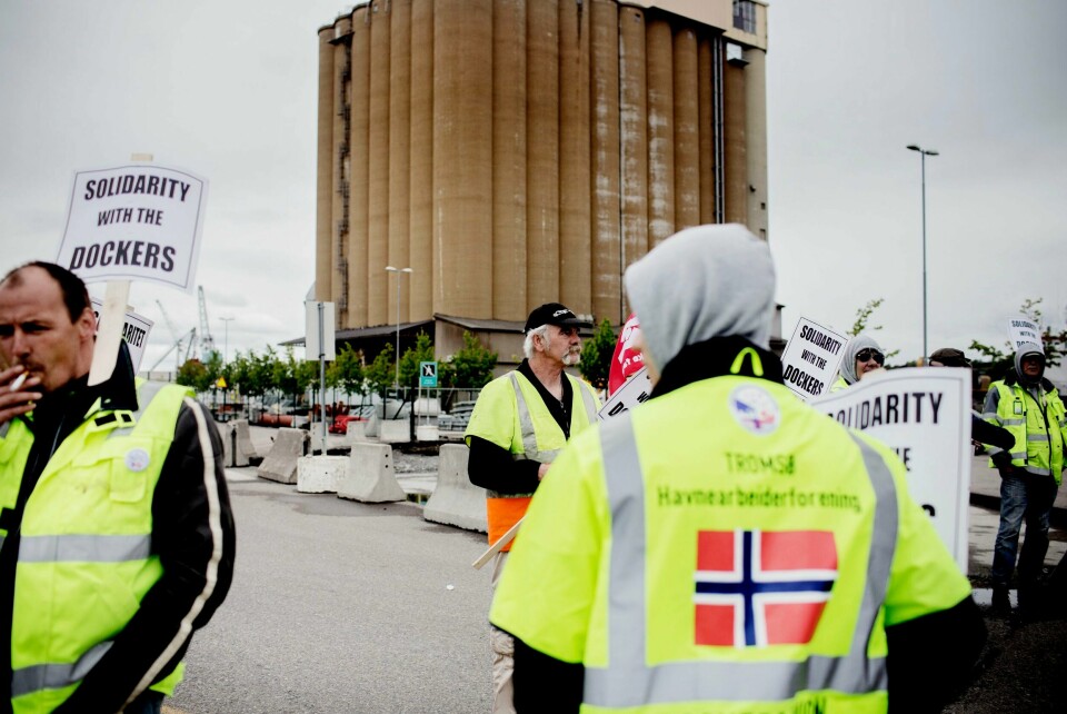 12 bryggesjauere ble innbragt av politiet mandag morgen. Bildet er fra en aksjonpå konteinerhavna i forrige uke. FOTO: HILDE UNOSEN