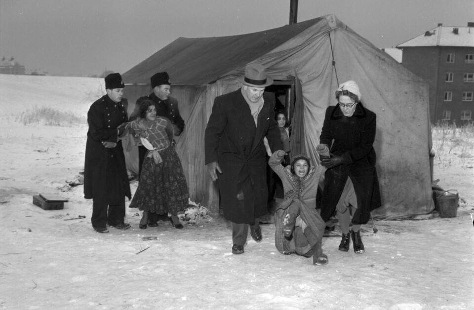 Hjerteskjærende scener utspant seg lille julaften 1955, da Oslo Barnevernsnemd og politiet førte bort de seks barna til Franz og Marie Josef Czardas. FOTO: NTB SCANPIX Hjerteskjærende scener utspant seg lille julaften 1955, da Oslo Barnevernsnemd og politiet førte bort de seks barna til Franz og Marie Josef Czardas. FOTO: NTB SCANPIX
