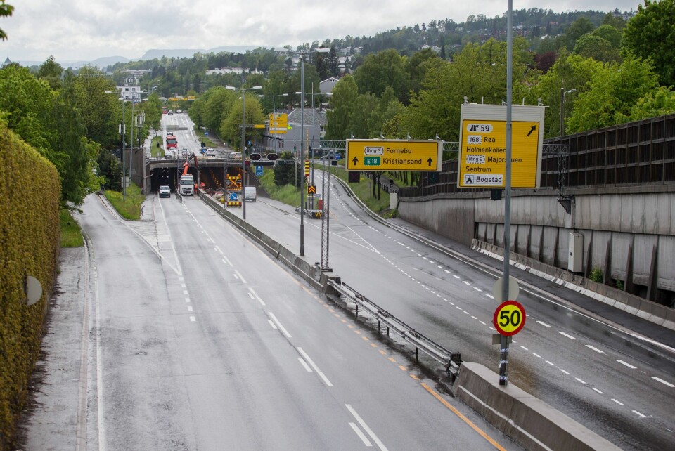 Erfaringene med Smestadtunnelen viser at gasspedalen ikke er limt fast til bilistenes høyre sko. Også i går var det mindre trafikk enn vanlig på Ring 3, får Dagsavisen opplyst hos Vegtrafikksentralen Øst. FOTO: AUDUN BRAASTAD/NTB SCANPIX Erfaringene med Smestadtunnelen viser at gasspedalen ikke er limt fast til bilistenes høyre sko. Også i går var det mindre trafikk enn vanlig på Ring 3, får Dagsavisen opplyst hos Vegtrafikksentralen Øst. FOTO: AUDUN BRAASTAD/NTB SCANPIX