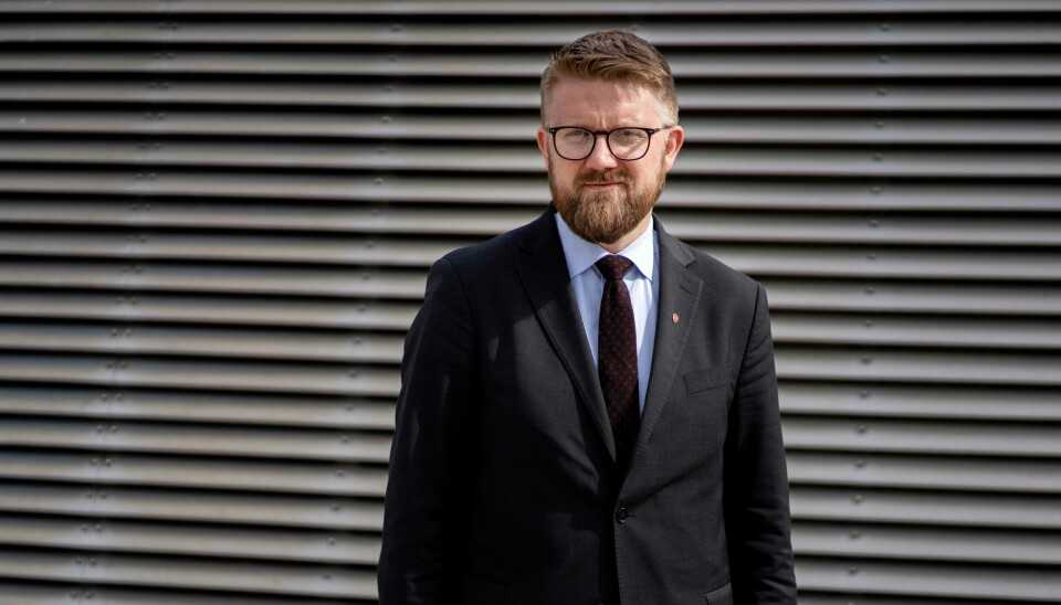 Statssekretær Eivind Vad Petersson (Ap) i UD sier at Norge fordømmer hackerangrepene mot Tsjekkia og Tyskland. Han mener slik cyberaktivitet er ment å undergrave våre demokratiske institusjoner. Statssekretær Eivind Vad Petersson (Ap) i UD seier at Noreg fordømmer hackerangrepa mot Tsjekkia og Tyskland. Han meiner slik cyberaktivitet er meint å undergrave dei demokratiske institusjonane våre. Foto: Gorm Kallestad / NTB
