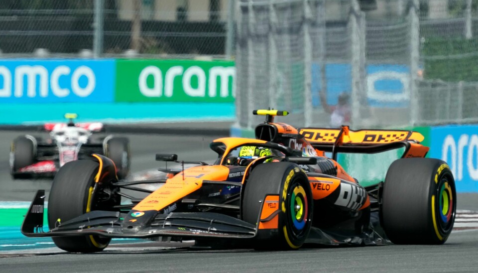 Lando Norris på vei mot seier i Miamis Grand Prix i sin McLaren-bil. Lando Norris på vei mot seier i Miamis Grand Prix i sin McLaren-bil. Foto: Wilfredo Lee, AP / NTB