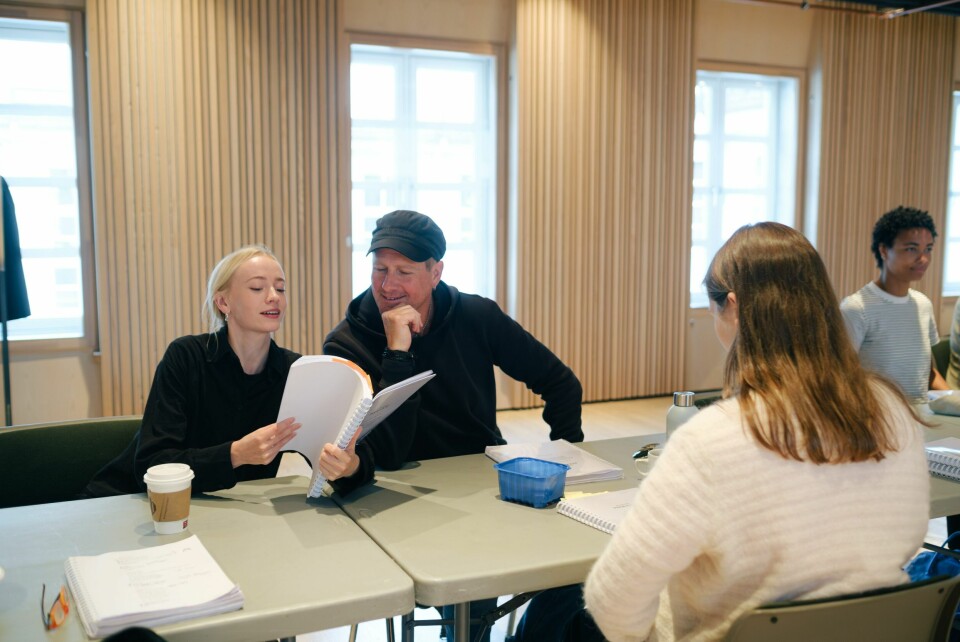 Maja Christiansen og Frode Winther under leseprøver for Peer Gynt. Sistnevnte skal spille Dovregubben. Skuespiller Maja Christiansen på en leseprøve til Peer Gynt på Gålå, der hun spiller Ingrid og Anitra.