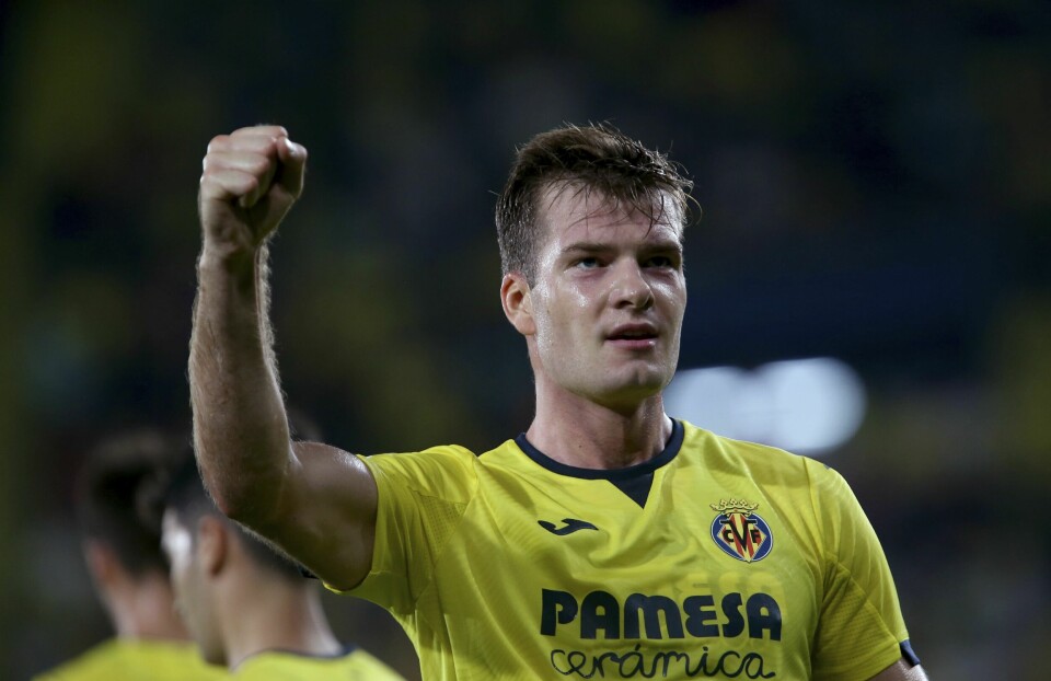 Alexander Sørloth var tredje siste Villarreal-spiller på ballen da Bertrand Traoré scoret vinnermålet mot serietreer Girona. Alexander Sørloth feirer etter å ha gitt Villarreal ledelsen mot Rennes i europaligaen. Foto: Alberto Saiz / AP / NTB