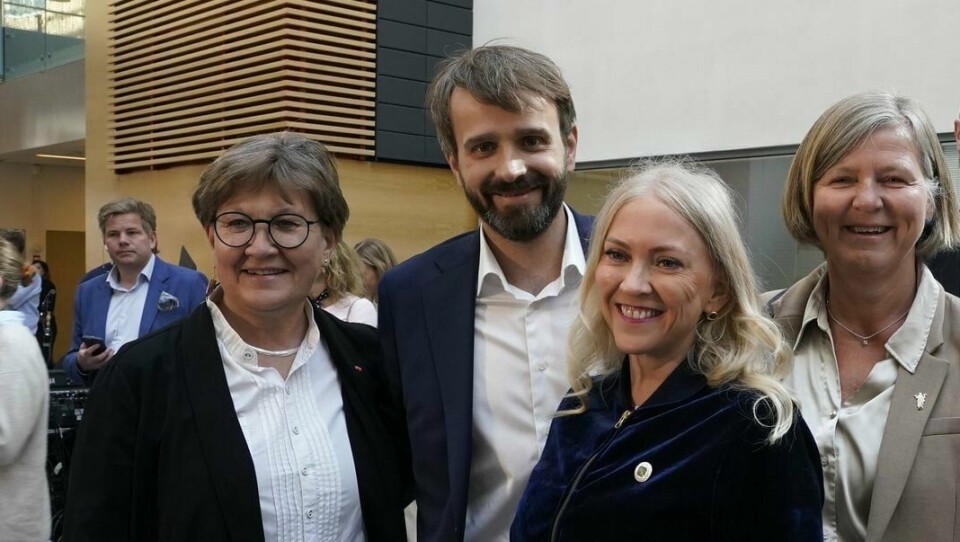 Helse- og omsorgsminister Jan Christian Vestre på pressekonferanse sammen med forbundsleder Mette Nord i Fagforbundet (f.v), forbundsleder Lill Sverresdatter Larsen i Sykepleierforbundet og president Anne-Karin Rime i Legeforeningen. LØrenskog 20240513. Helse- og omsorgsminister Jan Christian Vestre på pressekonferanse sammen med forbundsleder Mette Nord i Fagforbundet, forbundsleder Lill Sverresdatter Larsen i Sykepleierforbundet og president Anne-Karin Rime i Legeforeningen.Foto: Terje Pedersen / NTB