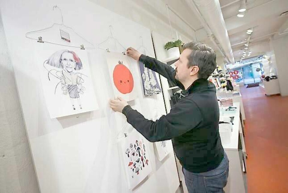 DesignTorget selger grafiske trykk i et begrenset opplag. Det er ennå igjen noen eksemplarer av dem som kom i fjor, forteller butikksjef Lars Christian Sundby. FOTO: HEIKO JUNGE/NTB SCANPIX