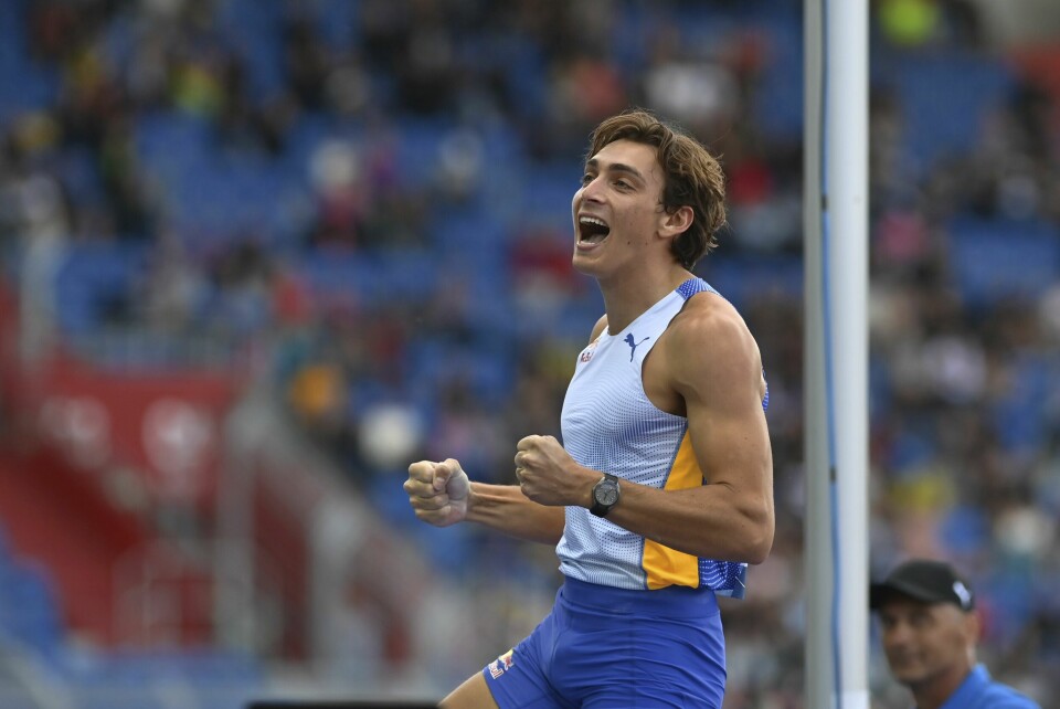 Armand Duplantis ønsker å løpe 100 meter mot Karsten Warholm. Armand Duplantis ønsker å løpe 100 meter mot Karsten Warholm. Foto: Jaroslav Ozana / CTK / AP / NTB