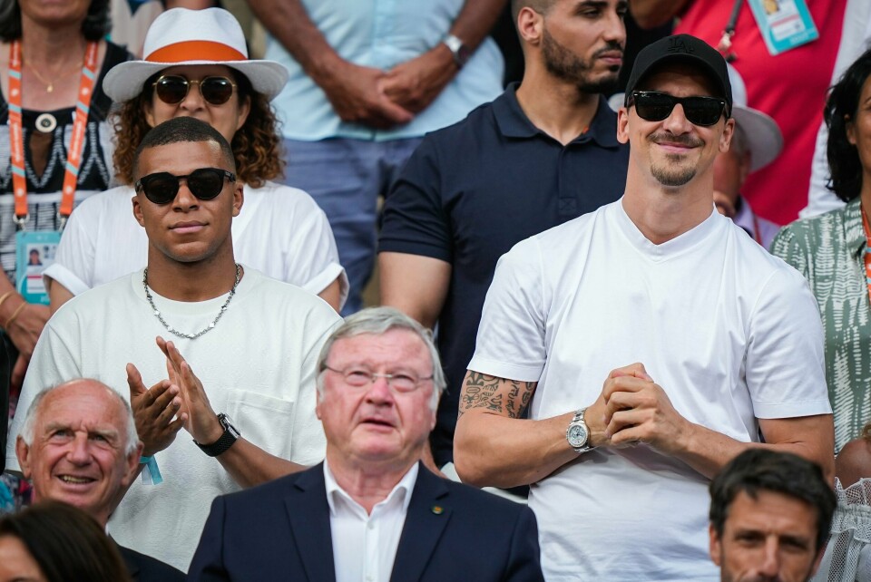 Fotballspillerne Kylian Mbappé og Zlatan Ibrahimovic på tribunen under finalen i tennis i Roland-Garros-turneringen mellom Casper Ruud og Novak Djokovic fra Serbia tidligere i år Fotballspillerne Kylian Mbappé og Zlatan Ibrahimovic på tribunen under finalen i tennis i Roland-Garros-turneringen mellom Casper Ruud og Novak Djokovic fra Serbia.Foto: Beate Oma Dahle / NT