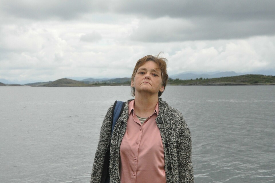 – Akkurat i dag hadde jeg sagt «Marianne, livet ditt er tungt å savne», sier Thorild Sandvik. En dame som står foran vann.