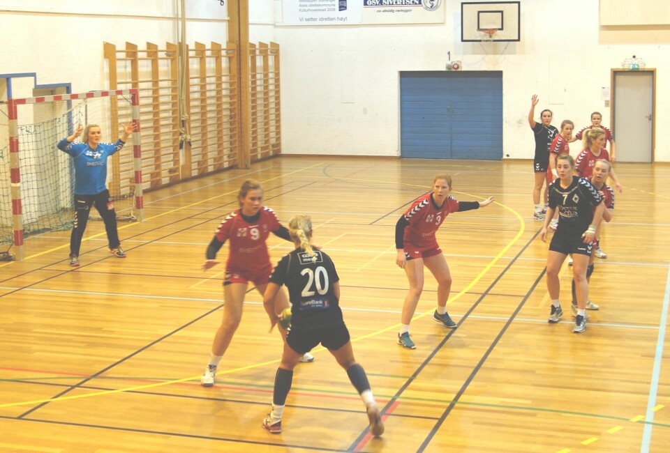 Hinna demmet veldig godt opp for Ålgård i den viktige startfasen. Spesielt keeper Ragnhild Frimannslund fikk opp temperaturen hos den lille hjemmekolonien i Hetlandshallen. Hinna demmet veldig godt opp for Ålgård i den viktige startfasen. Spesielt keeper Ragnhild Frimannslund fikk opp temperaturen hos den lille hjemmekolonien i Hetlandshallen.