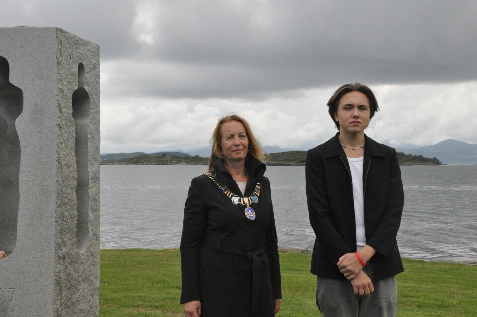 Varaordfører Dagny Cesilie Sunnanå Hausken og leder i Stavanger AUF, Thomas Strand Skjæveland talte på minnestunden. Bilde fra 22. juli minnestund.