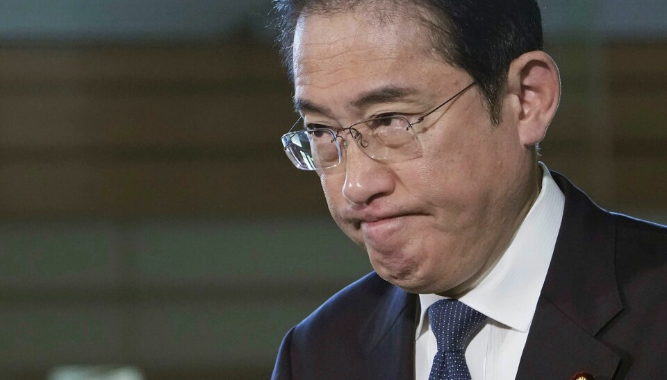 Bare 28 prosent av de spurte i Japan mener nå at statsminister Fumio Kishida og hans regjering gjør en god jobb, viser en fersk meningsmåling. Bare 28 prosent av de spurte i Japan mener nå at statsminister Fumio Kishida og hans regjering gjør en god jobb, viser en fersk meningsmåling. Foto: Kyodo News / AP / NTB