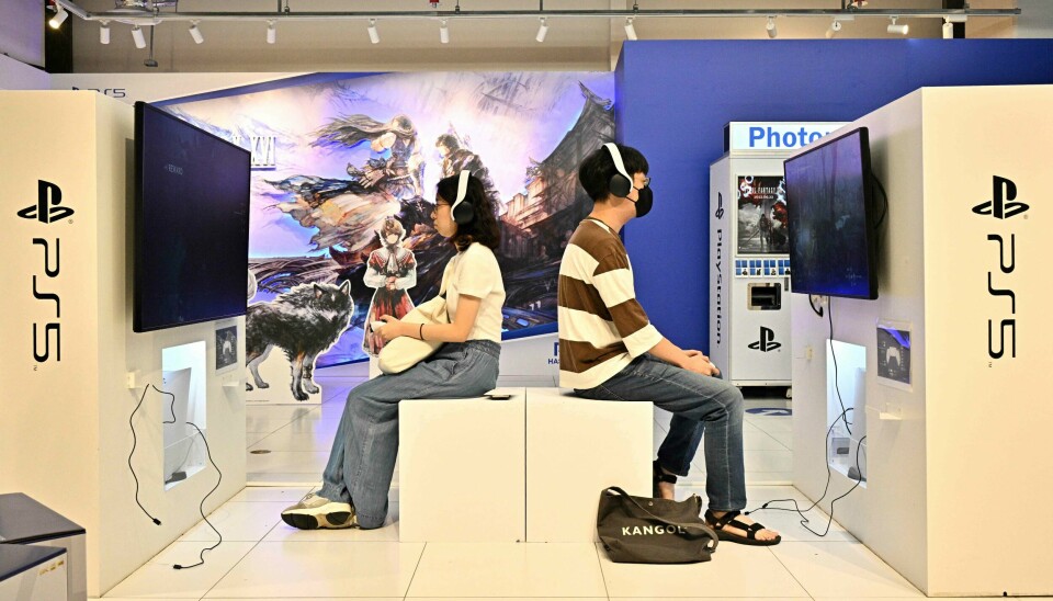 Gamere prøver ut siste versjon av spillet Final Fantasy i Sør-Korea i juni i år. Gamere prøver ut siste versjon av spillet Final Fantasy i Sør-Korea i juni i år.