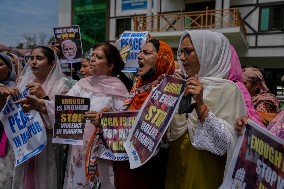 De indiske myndighetene må ta initiativ til en inkluderende dialog mellom de ulike etniske gruppene, skriver innleggsforfatter. Bildet viser en protestdemonstrasjon mot volden i Manipur. Demonstrasjon i india