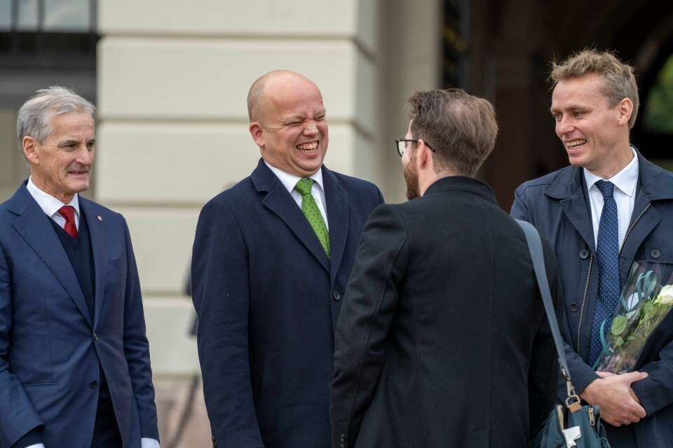 Statsminister Jonas Gahr Støre (Ap) og finansminister Trygve Slagsvold Vedum (Sp) var veldig fornøyd med at forsknings- og høyere utdanningsminister Ola Borten Moe (Sp) var flink til å spare penger. Statsminister Jonas Gahr Støre (Ap) og finansminister Trygve Slagsvold Vedum (Sp) var veldig fornøyd med at forsknings- og høyere utdanningsminister Ola Borten Moe (Sp) var flink til å spare penger.