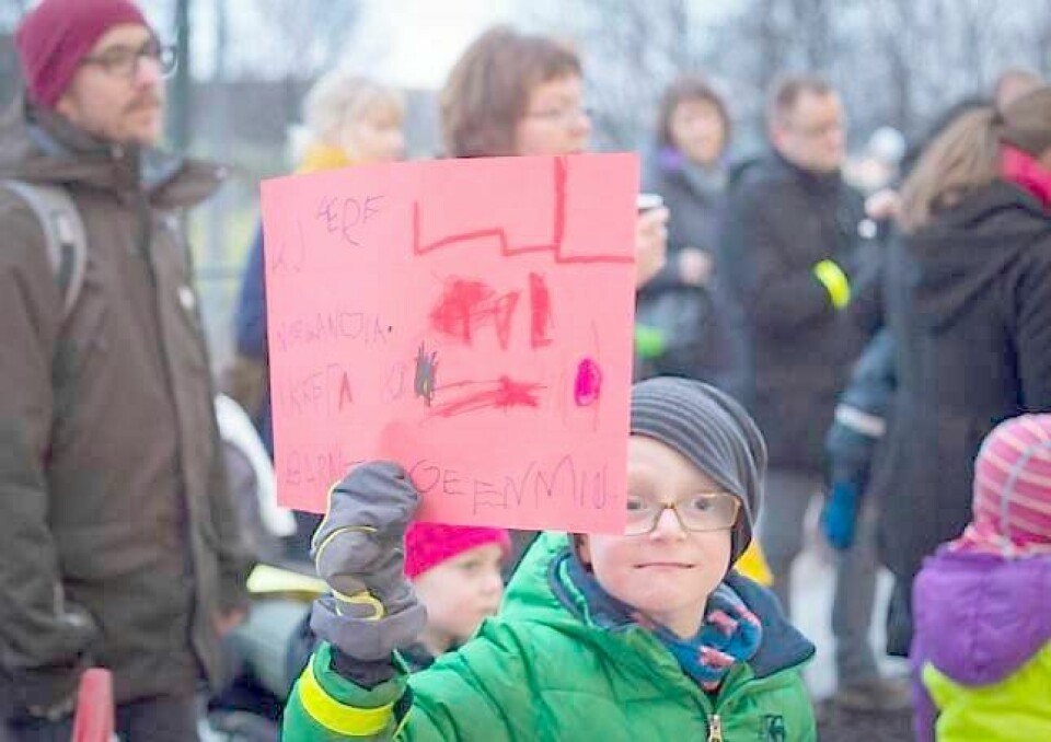 Foreldre og barnehagebarn demonsterte mandag i håp om å unngå anbud, men de lyktes ikke. FOTO: FRANK SUNDAL