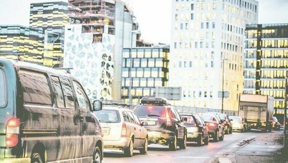 Oslo kan bli en grønn klimaoase hvor de myke og miljøvennlige trafikantene hersker, hvis Oslo Ap får det som de vil. I dag dominerer fossilbilistene i så stor grad at det også går på helsa løs. – Målet på sikt er nullutslipp fra veitransporten, sier en ambisiøs Jan Bøhler. FOTO: KRISTER SØRBØ