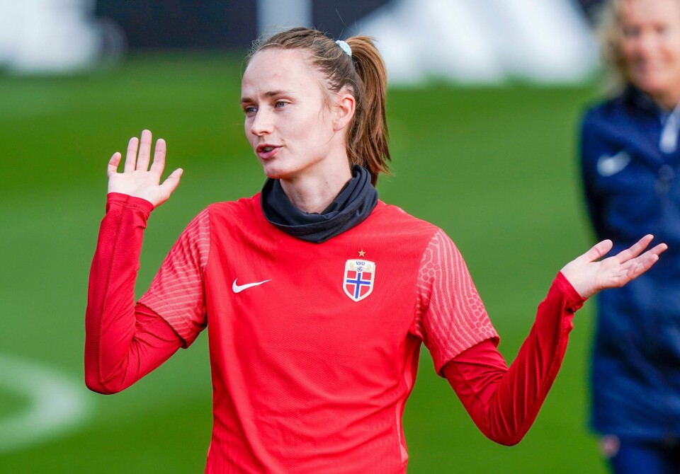 Caroline Graham Hansen starter som reserve i VM-kampen i fotball mot Sveits Caroline Graham Hansen starter som reserve i VM-kampen i fotball mot Sveits.Foto: Lise Åserud / NTB