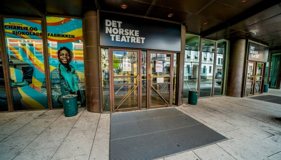 Det Norske Teatret i Oslo har startet en innsamlingsaksjon. Den økonomiske situasjonen er prekær, og teateret håper å unngå nedbemanninger og kutt i tilbudet med aksjonen. Den pågående streiken i kultursektoren ble fredag trappet opp. Det Norske Teatret i Oslo er ett av flere steder som er rammet. Her er 89 kulturansatte tatt ut i streik. Foto: Stian Lysberg Solum / NTB
