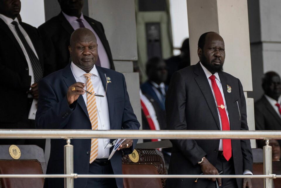 Sør-Sudans president Salva Kiir (til høyre) lover å lyse ut landets første valg neste år. Det ventes at visepresident Riek Machar (til venstre), Kiirs mangeårige rival, stiller som motkandidat. Sør-Sudans president Salva Kiir (til høyre) lover å lyse ut landets første valg neste år. Det ventes at visepresident Riek Machar (til venstre), Kiirs mangeårige rival, stiller som motkandidat. Foto: Ben Curtis / AP / NTB