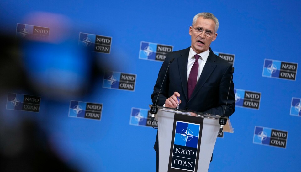 Jens Stoltenberg får enda ett år som generalsekretær i Nato. Nato-sjef Jens Stoltenberg kaller Sverige, Finland og Tyrkia inn til møte neste uke og sier at tiden er moden for å ønske svenskene velkommen inn i alliansen. Foto: Virginia Mayo / AP / NTB