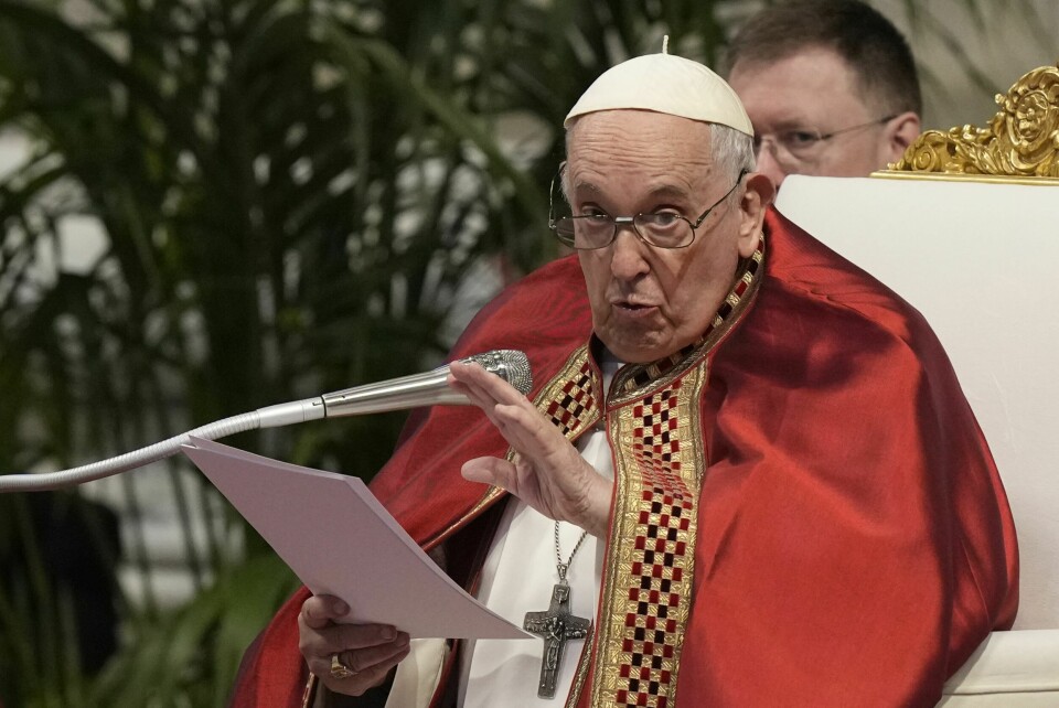Pave Frans fordømmer koranbrenning. Bildet er fra da han holdt messe i Peterskirken 29. juni. Pave Frans fordømmer koranbrenning. Bildet er fra da han holdt messe i Peterskirken 29. juni. Foto: Andrew Medichini / AP / NTB