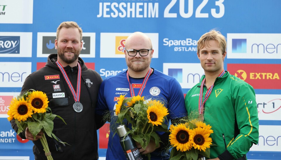 Thomas Mardal (i midten) på pallen etter NM-seieren i sleggekast. Han vant foran Eivind Henriksen (t.v.) og Håkon Eik Litland (t.h.) Thomas Mardal (i midten) på pallen etter NM-seieren i sleggekast. Han vant foran Eivind Henriksen (t.v.) og Håkon Eik Litland (t.h.). Foto: Geir Olsen / NTB