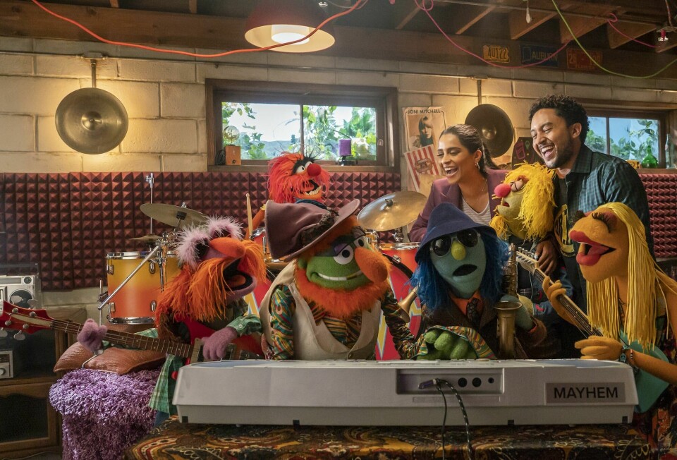 Gamle rockere i kjempegod form: «Muppets Mayhem»-serien er en overraskende morsom serie om de litt slitne, men ikke resignerte rocke-veteranene i det gamle husorkesteret fra The Muppet Show. Gamle rockere i kjempegod form: «Muppets Mayhem»-serien er en overraskende morsom serie om de litt slitne, men ikke resignerte rocke-veteranene i det gamle husorkesteret fra The Muppet Show.