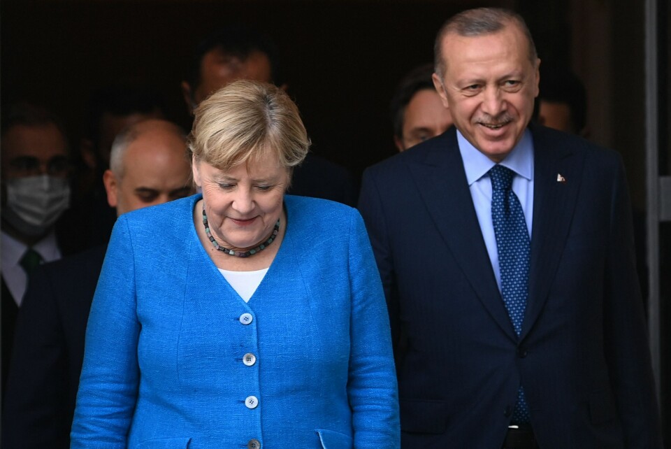 Erdogan og Tysklands forbundskansler fra 2005 til 2021 Angela Merkel, har i løpet av årene inngått mange avtaler. Her fra en felles pressekonferanse i Istanbul i oktober 2021. Erdogan og Tysklands forbundskansler fra 2005 til 2021, Angela Merkel har i løpet av årene inngått mange avtaler. Her fra en felles pressekonferanse i Istanbul i oktober 2021.