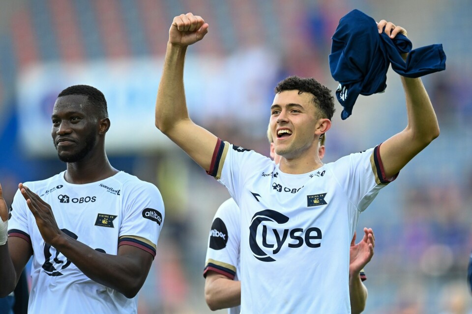 Djibril Thialaw Diop (t.v.), Patrick Yazbek og resten av Viking møter Stabæk. Djibril Thialaw Diop (t.v.) og Patrick Yazbek etter seieren mot Vålerenga på Intility Arena.
