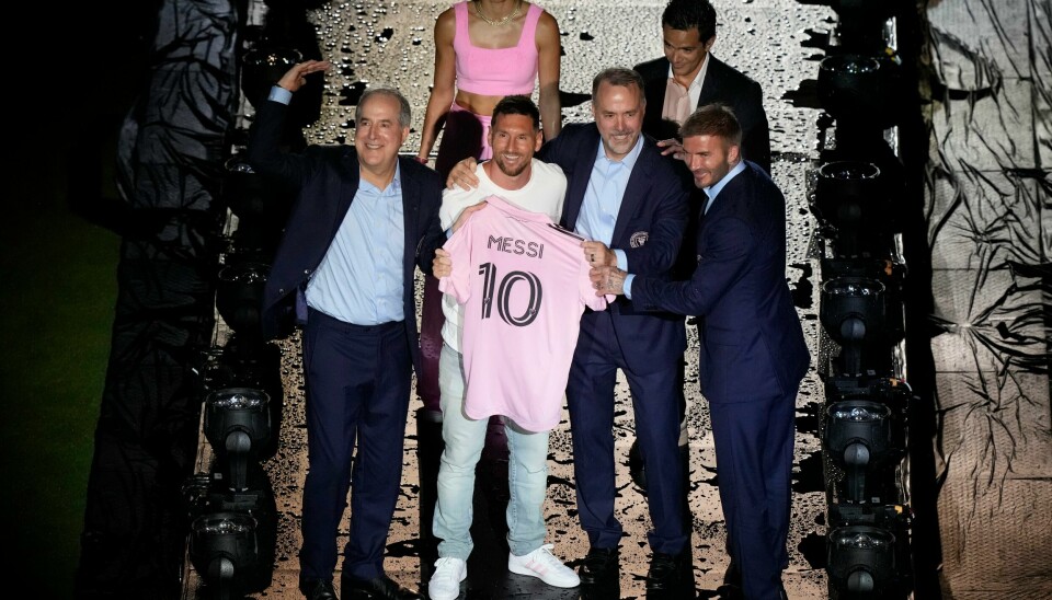 Lionel Messi sammen med Inter Miami-eierne Jorge Mas, Jose Mas og David Beckham. Lionel Messi sammen med Inter Miami-eierne Jorge Mas, Jose Mas og David Beckham. Foto: Marta Lavandier / AP / NTB