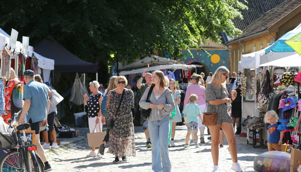 Sola skinner ofte på Månen, og Gamlebyen blir som en maurtue når det er festivalhelg. Folk på Månefestivalen torsdag