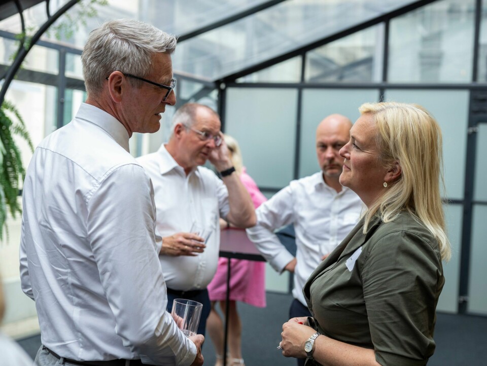 Tone Grindland fra NHO Rogaland (til høyre) sammen med Kjell Pettersen fra Stavanger kommune, bak Ove Jølbo fra Lyse og Tormod Andreasen fra Næringsforeningen (hhv. til venstre og høyre). Alle sammen avbildet under 30-årsmarkeringen av Stavangerregionens kontor i Brussel. Tone Grindland fra NHO Rogaland (til høyre) sammen med Kjell Pettersen fra Stavanger kommune, bak Ove Jølbo fra Lyse og Tormod Andreasen fra Næringsforeningen (hhv. til venstre og høyre). Alle sammen avbildet under 30-årsmarkeringen av Stavangerregionens kontor i Brussel.