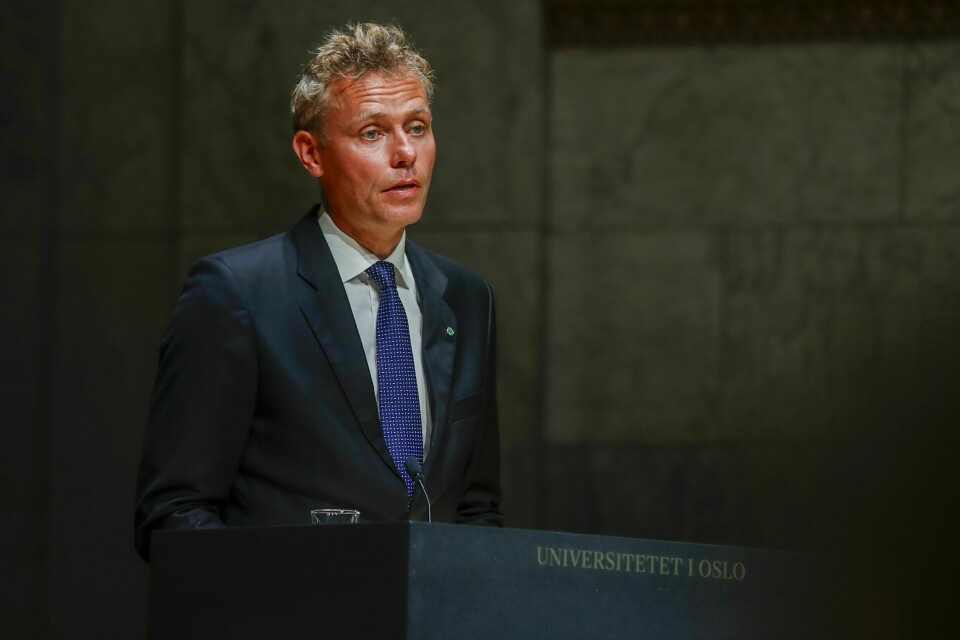 Forsknings- og høyere utdanningsminister Ola Borten Moe (Sp) innrømmer å ha brutt regjeringens habilitetsregler gjennom sine aksjekjøp. Forsknings- og høyere utdanningsminister Ola Borten Moe (Sp) innrømmer å ha brutt regjeringens habilitetsregler gjennom sine aksjekjøp. Foto: Frederik Ringnes / NTB