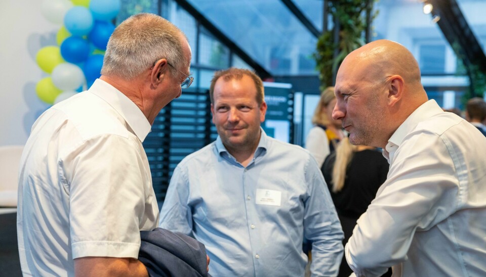 Sauda-ordfører Asbjørn Birkeland i midten, med Ove Jølbo fra Lyse til venstre og Tormod Andreasen fra Næringsforeningen til høyre, deltok i 30-årdagen i Brussel. Sauda-ordfører Asbjørn Birkeland i midten, med Ove Jølbo fra Lyse til venstre og Tormod Andreasen fra Næringsforeningen til høyre, deltok i 30-årdagen i Brussel.