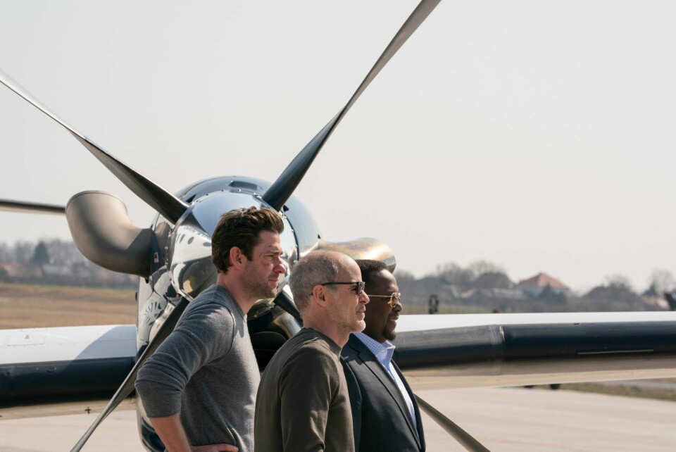 John Krasinski er tilbake for siste gang i rollen som handlekraftig CIA-byråkrat Jack Ryan i sommer, her i selskap med, Michael Kelly (også med i sommerens «Special Ops: Lioness» og Wendell Pierce, for evig og alltid kjent som han kule kollegaen til McNulty i «The Wire»). John Krasinski er tilbake for siste gang i rollen som handlekraftig CIA-byråkrat Jack Ryan i sommer, her i selskap med, Michael Kelly (også med i sommerens «Special Ops: Lioness» og Wendell Pierce, for evig og alltid kjent som han kule kollegaen til McNulty i «The Wire»).