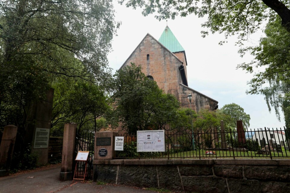 Gamle Aker kirke, og er den eldste stående bygningen i Oslo. Gamle Aker kirke, og er den eldste stående bygningen i Oslo.