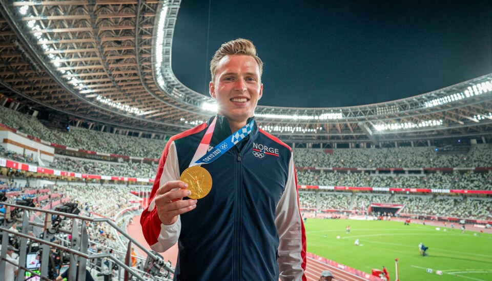 Karsten Warholm med OL-gullmedaljen i Tokyo. Karsten Warholm med OL-gullmedaljen i Tokyo. Foto: Heiko Junge / NTB
