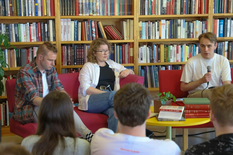 AUF arrangerer ofte panelsamtaler hvor 22. juli og tematikken rundt blir diskutert. Snorre Valen, Helén Ingrid Andreassen og Fabian Wahl Sandvold under en panelsamtale på Utøya. AUF arrangerer ofte panelsamtaler hvor man diskuterer 22. juli. Dette er en del av arbeidet med å bære arven etter terrorangrepet videre i organisasjonen.