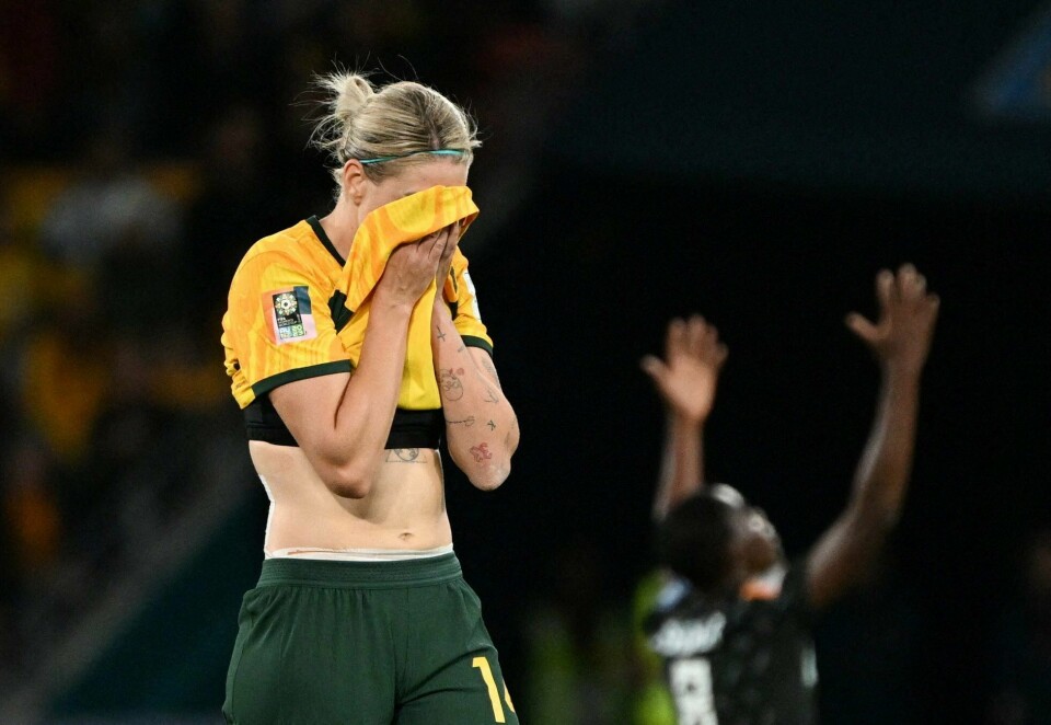 Mens de nigerianske spillerne jublet for en overraskende seier, må Australia og Alanna Kennedy slå tilbake mot Canada for ikke å ryke ut av sitt eget mesterskap. Mens de nigerianske spillerne jublet for en overraskende seier, må Australia og Alanna Kennedy slå tilbake mot Canada for ikke å ryke ut av sitt eget mesterskap.