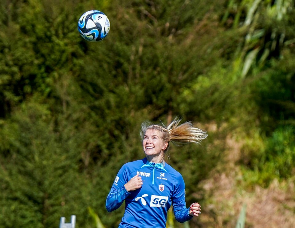 Ada Hegerberg trente alternativt under Norges første fotballøkt siden Sveits-kampen hun måtte stå over på grunn av en kjenning i lysken. Håpet er at hun kan være med i den avgjørende VM-gruppekampen mot Filippinene. Ada Hegerberg trente alternativt under Norges første fotballøkt siden Sveits-kampen hun måtte stå over på grunn av en kjenning i lysken. Håpet er at hun kan være med i den avgjørende VM-gruppekampen mot Filippinene. Foto: Lise Åserud / NTB