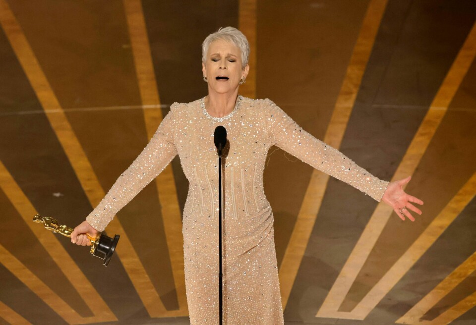 Jamie Lee Curtis forteller at O'Connors stemme er noe av det vakreste hun har hørt. Bildet er fra da hun mottok Oscar for sin rolle i Everything Everywhere All at Once i mars. Jamie Lee Curtis under oskarutdelingen i 2023.