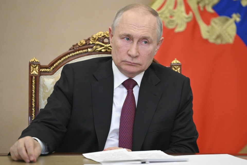 Har Vladimir Putin en ukjent, portugisisk fetter? Eller bare lignet han litt? Russlands president Vladimir Putin fotografert under et regjeringsmøte i Kreml denne uken. Ifølge CIA er russisk elite stadig mer bekymret over Putins dømmekraft. Foto: Aleksandr Kazakov / Sputnik / AP / NTB