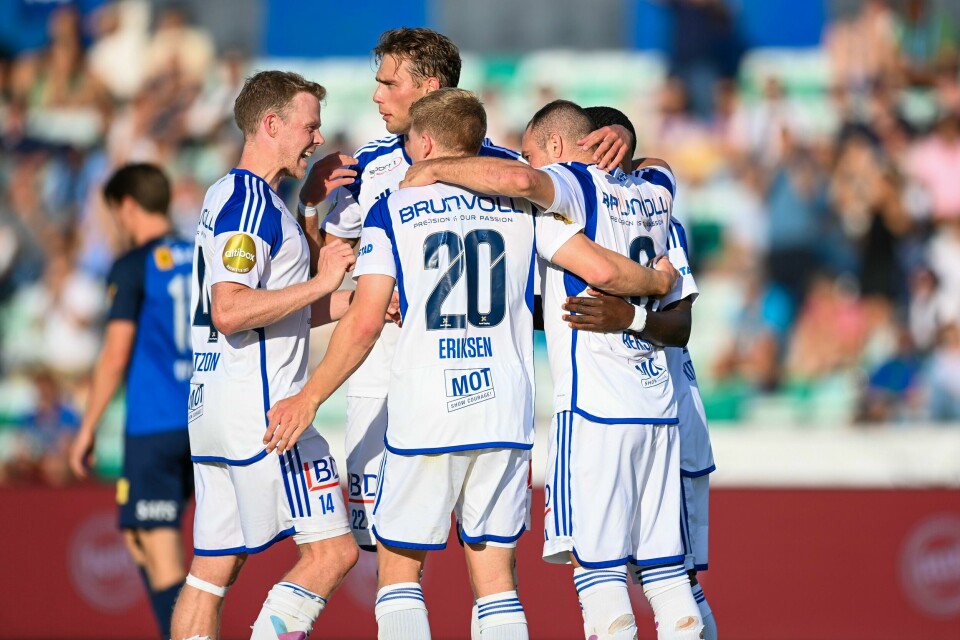 Molde-spillere feirer Veton Berishas straffescoring mot Stabæk. Molde-spillere feirer Veton Berishas straffescoring mot Stabæk. Foto: Astrid Pedersen / NTB