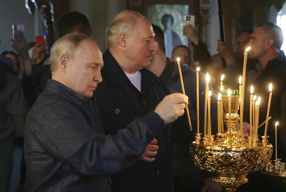 President Vladimir Putins nære støttespiller, president Aleksander Lukasjenko i Belarus, har inngått en avtale om våpensamarbeid med Iran. President Vladimir Putins nære støttespiller, president Aleksander Lukasjenko i Belarus, har inngått en avtale om våpensamarbeid med Iran. Foto: Pool / AP / NTB