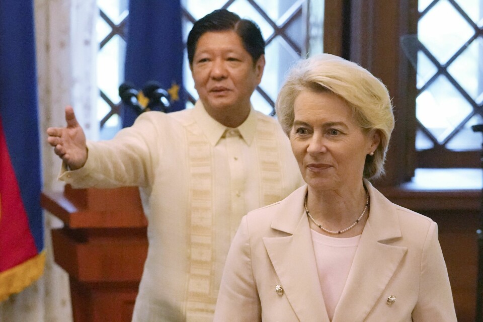 Filippinenes president Ferdinand Marcos Jr og kommisjonsleder Ursula von der Leyen er blitt enige om å gjenåpne forhandlinger om en frihandelsavtale Filippinenes president Ferdinand Marcos Jr og kommisjonsleder Ursula von der Leyen er blitt enige om å gjenåpne forhandlinger om en frihandelsavtale. Foto: Aaron Favila / AP / NTB
