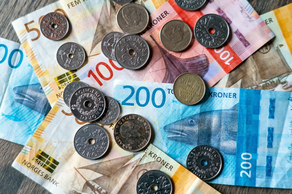 Fra og med denne høsten vil studentene få omtrent 800 kroner ekstra studiestøtte i måneden. Fra og med denne høsten vil studentene få omtrent 800 kroner ekstra studiestøtte i måneden.