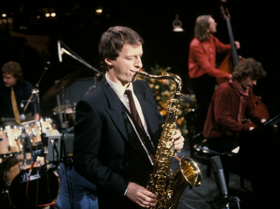 En dyktig musiker, et vennlig og beskjedent menneske, er gått bort fra oss etter tre måneders uventet sykdom, skriver jazzhistoriker Bjørn Stendahl. Bildet av Knut fra Oslo Spellemansprisen i 1983. Han fikk prisen for årets jazzplate. Spellemannsprisen 1982 deles ut.Her sees Knut Riisnæs Quartet som fikk prisen for årets jazzplate.