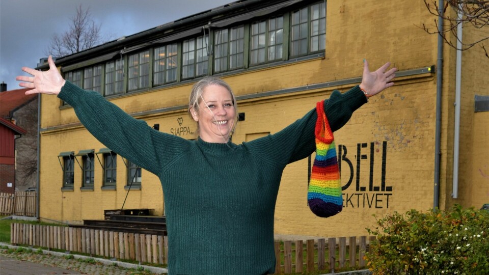 Hege Hansen driver BraNok møteplass, og i høstferien inviterer hun til «Ungdomskveld på skeiva» I desember inviterer Hege Hansen til åpning av Kafé BraNokRebell. – Det skal bli et trygt sted for skeive, jubler hun.