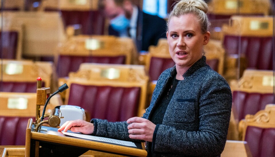 Aps justispolitiske talsperson, Lene Vågslid, bekrefter overfor Dagsavisen at Ap vil utrede ulik straff for rusbruk om de vinner valget Aps justispolitiske talsperson, Lene Vågslid, bekrefter overfor Dagsavisen at Ap vil utrede differensiert straff for rusbruk om de vinner valget